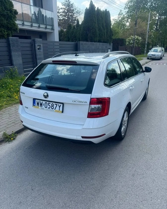 Skoda Octavia cena 40000 przebieg: 200000, rok produkcji 2019 z Warszawa małe 79